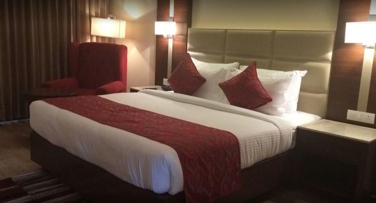 Continent Hotel Nawanshahr Nawāshahr Buitenkant foto