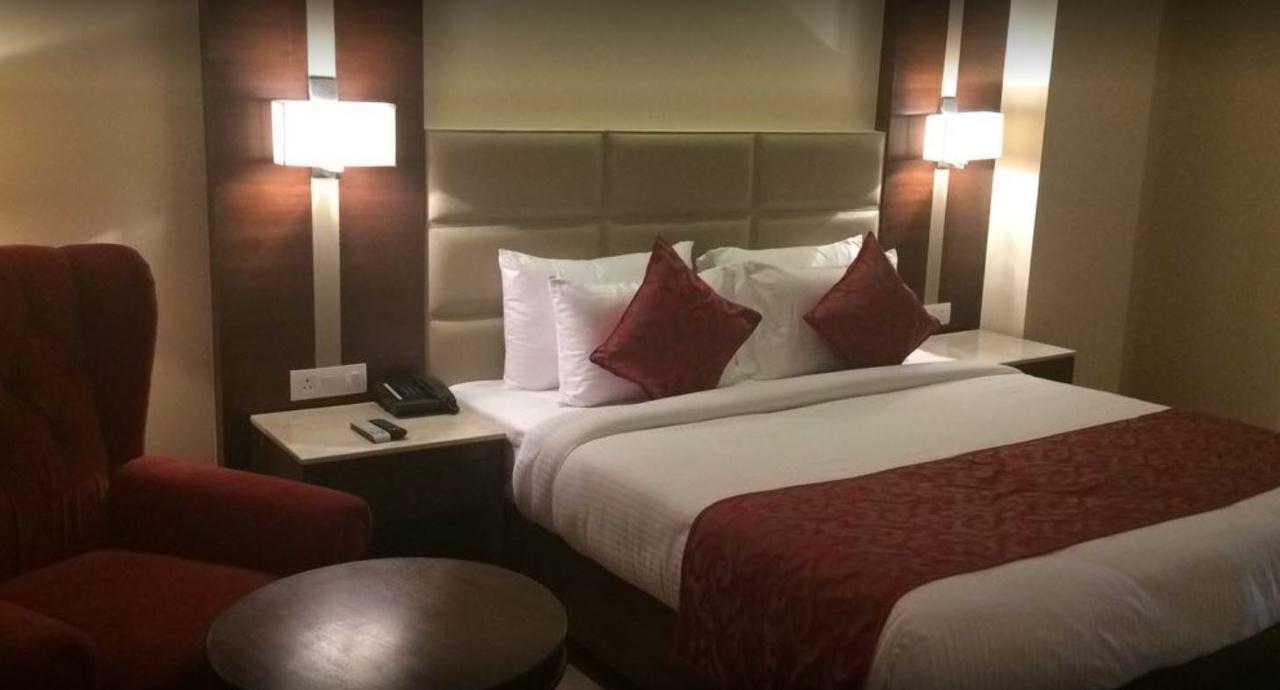 Continent Hotel Nawanshahr Nawāshahr Buitenkant foto