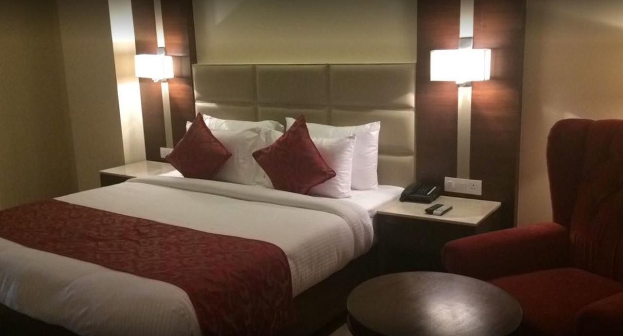 Continent Hotel Nawanshahr Nawāshahr Buitenkant foto