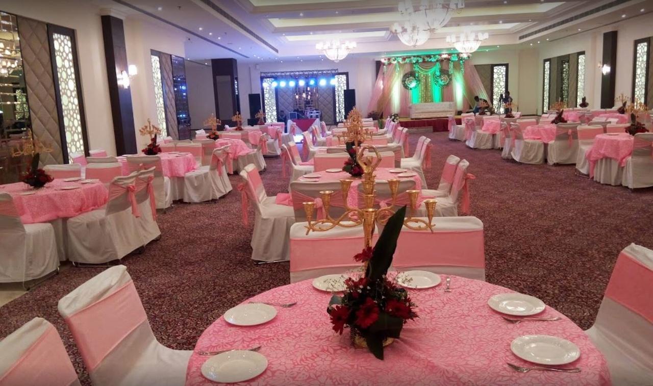 Continent Hotel Nawanshahr Nawāshahr Buitenkant foto