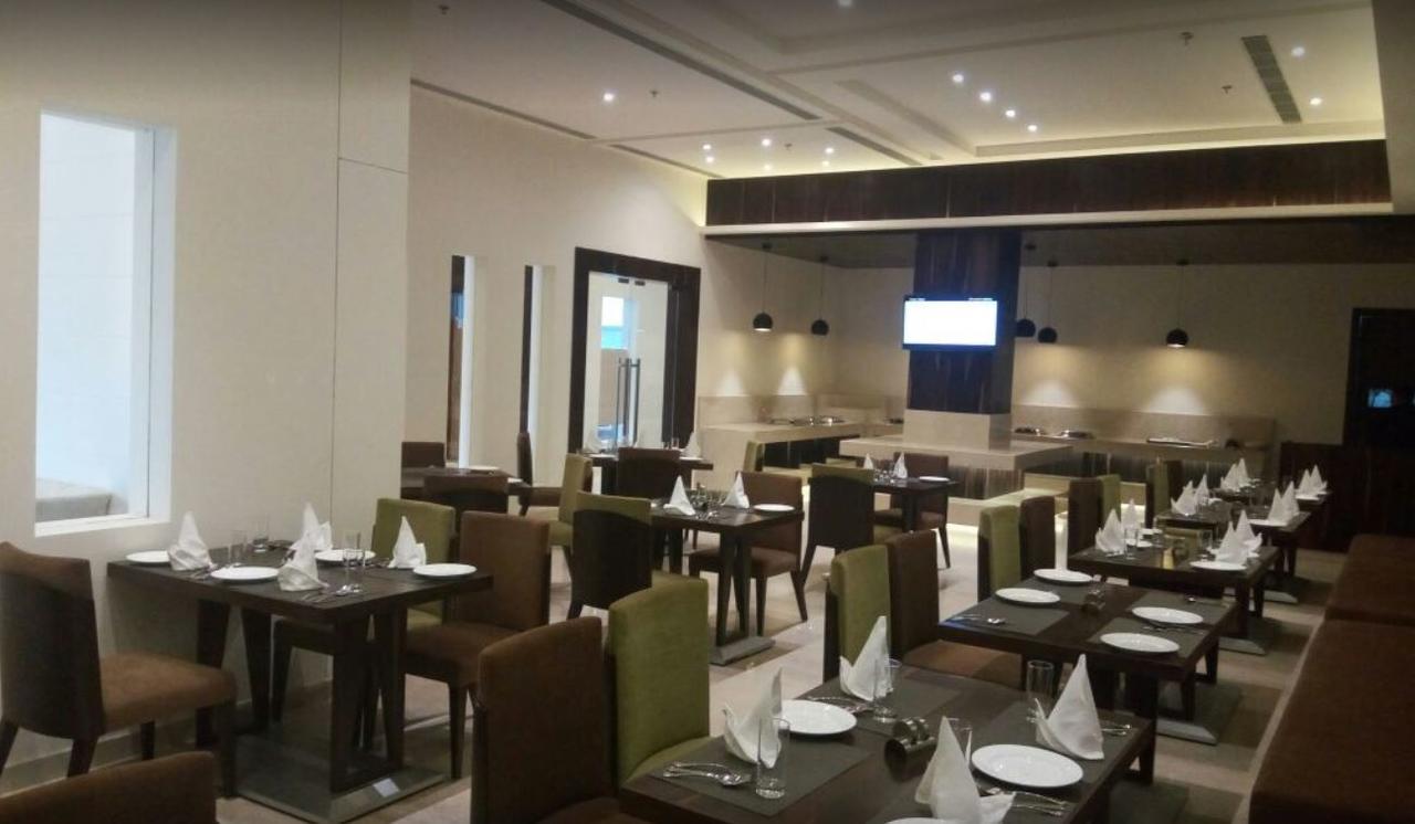 Continent Hotel Nawanshahr Nawāshahr Buitenkant foto