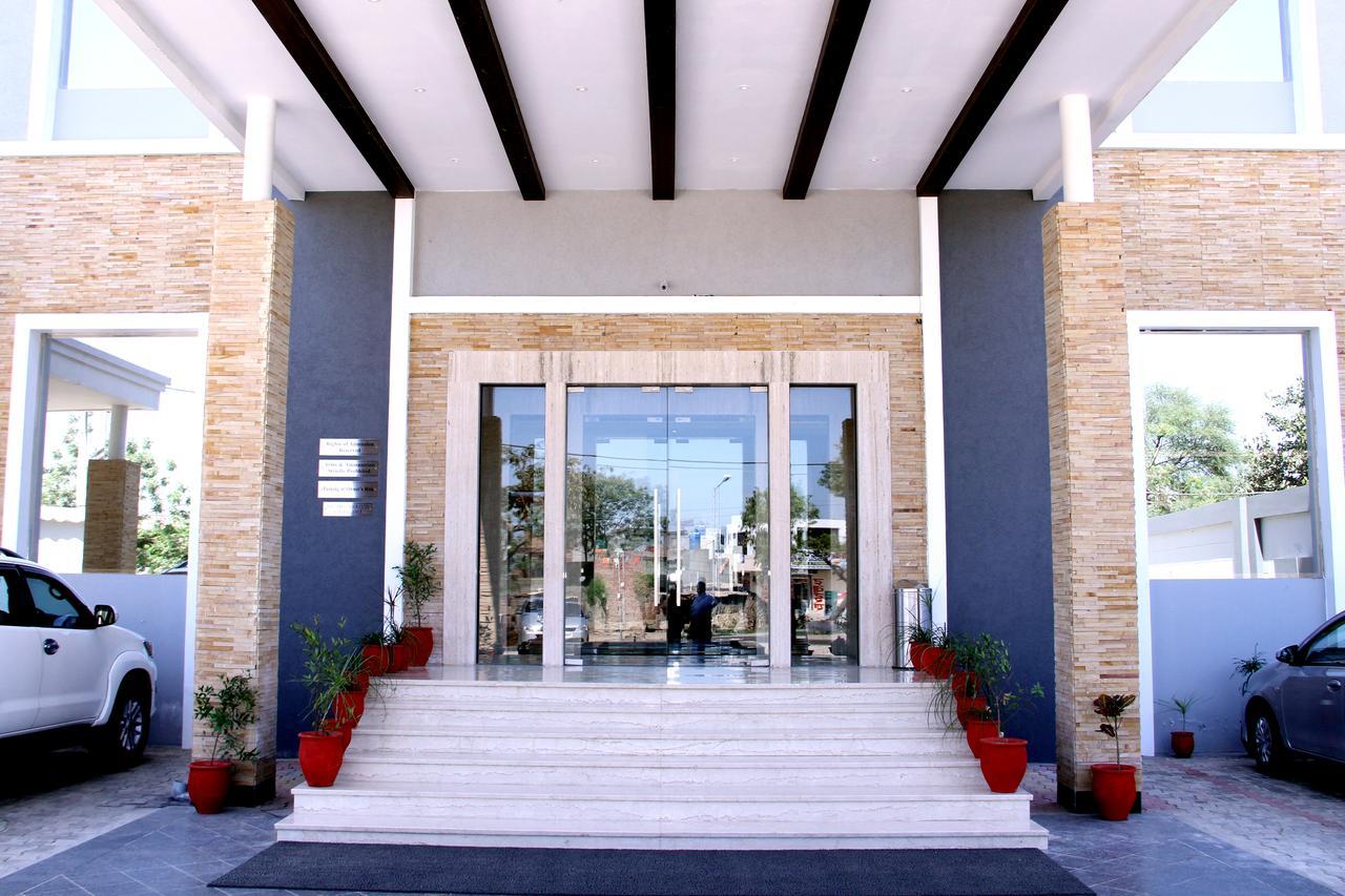 Continent Hotel Nawanshahr Nawāshahr Buitenkant foto